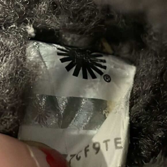 UGG Cozy slip-on slippers Womens Sz 9.5 Knit Upper Fur lining Black Gray - Picture 6 of 11